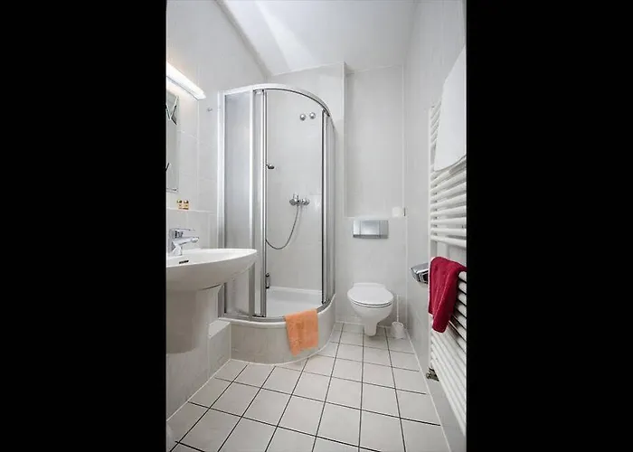 Siegmar Im Geschaftshaus 3*